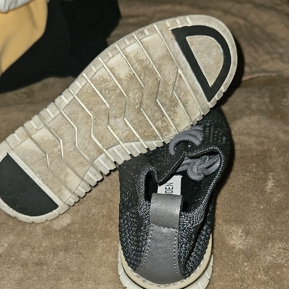 Steve Madden Gray Sneakers with Knit Upper and White Sole - Picture 5 of 6